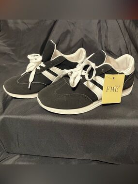 FME Makeover Essentials Black and White Low-Top Casual Sneakers
